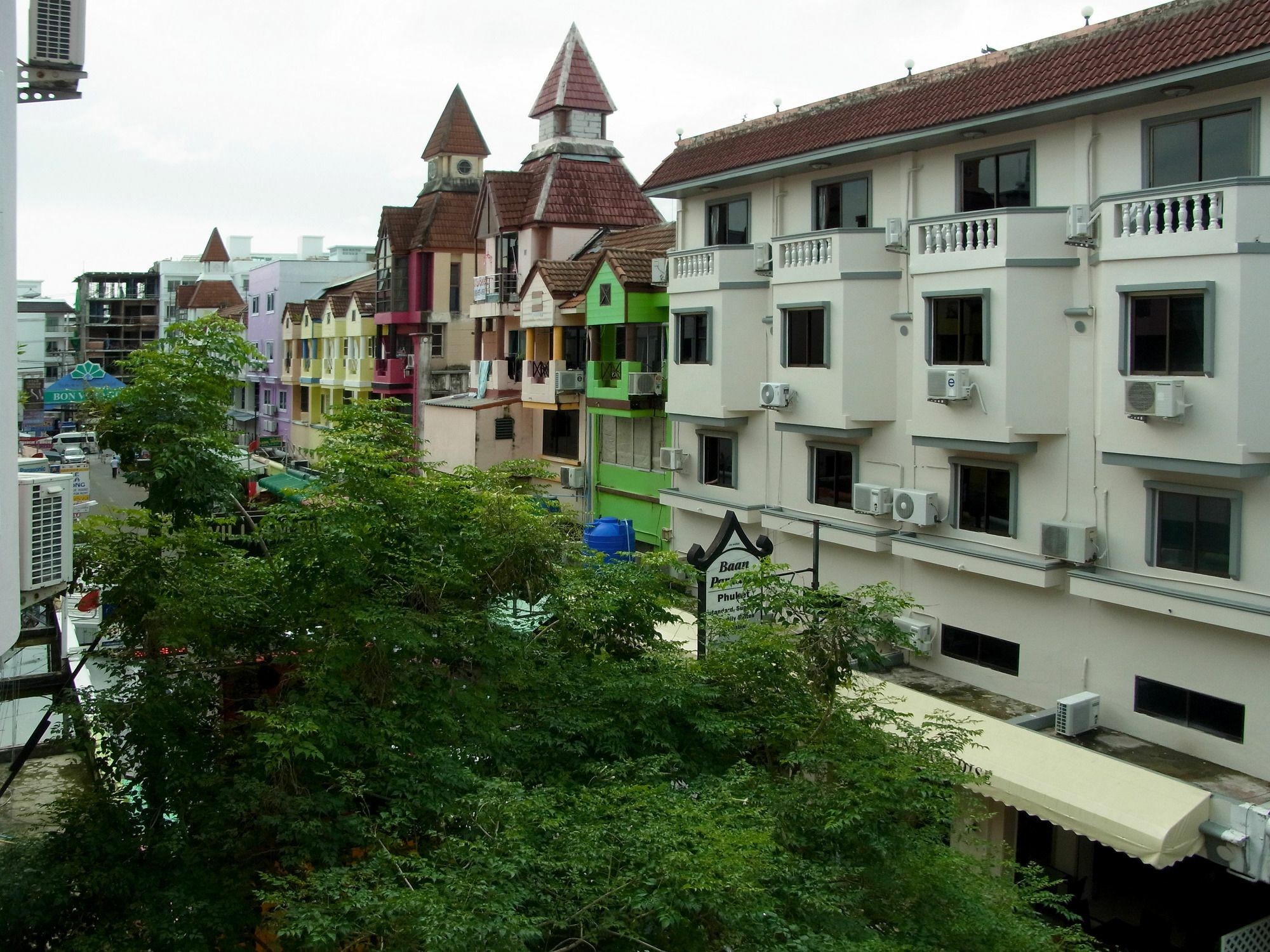 Niku Guesthouse Patong Luaran gambar