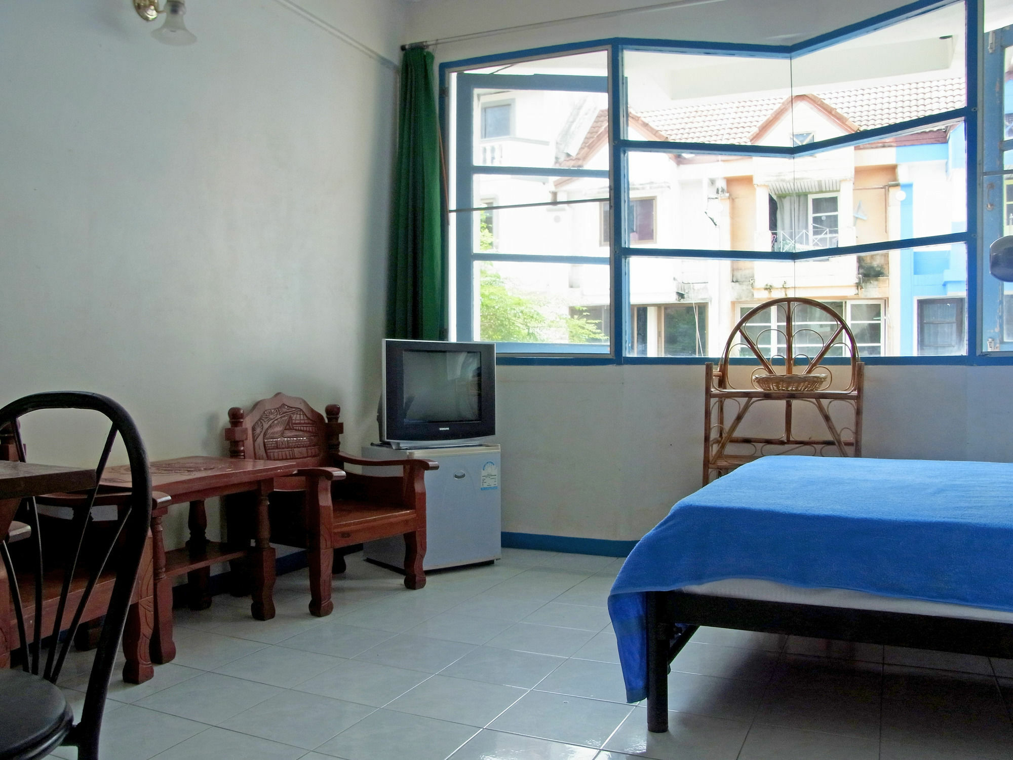 Niku Guesthouse Patong Luaran gambar