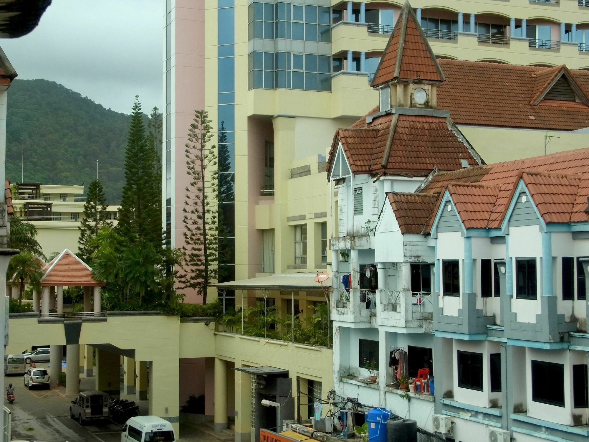 Niku Guesthouse Patong Luaran gambar