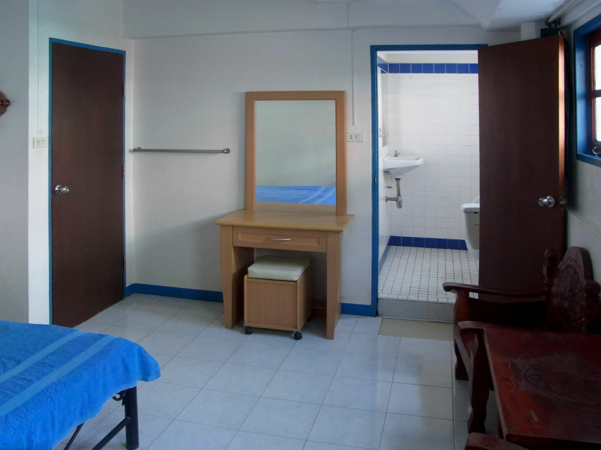 Niku Guesthouse Patong Luaran gambar