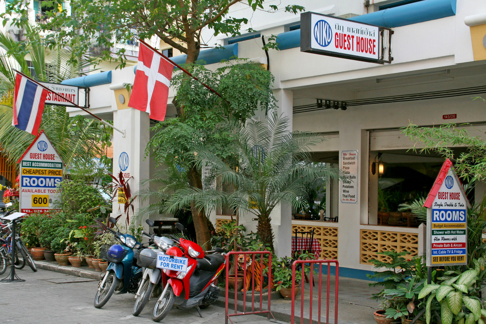 Niku Guesthouse Patong Luaran gambar