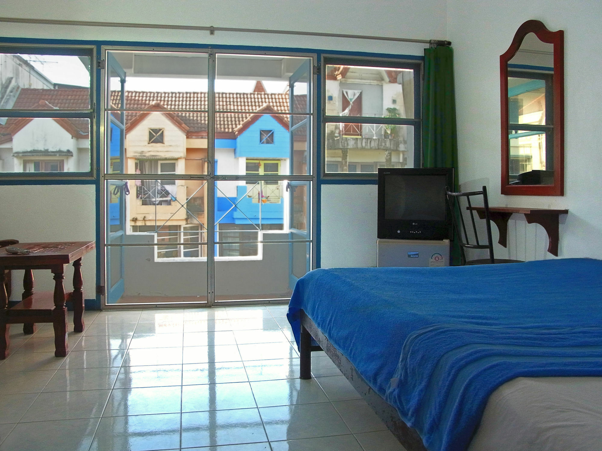 Niku Guesthouse Patong Luaran gambar