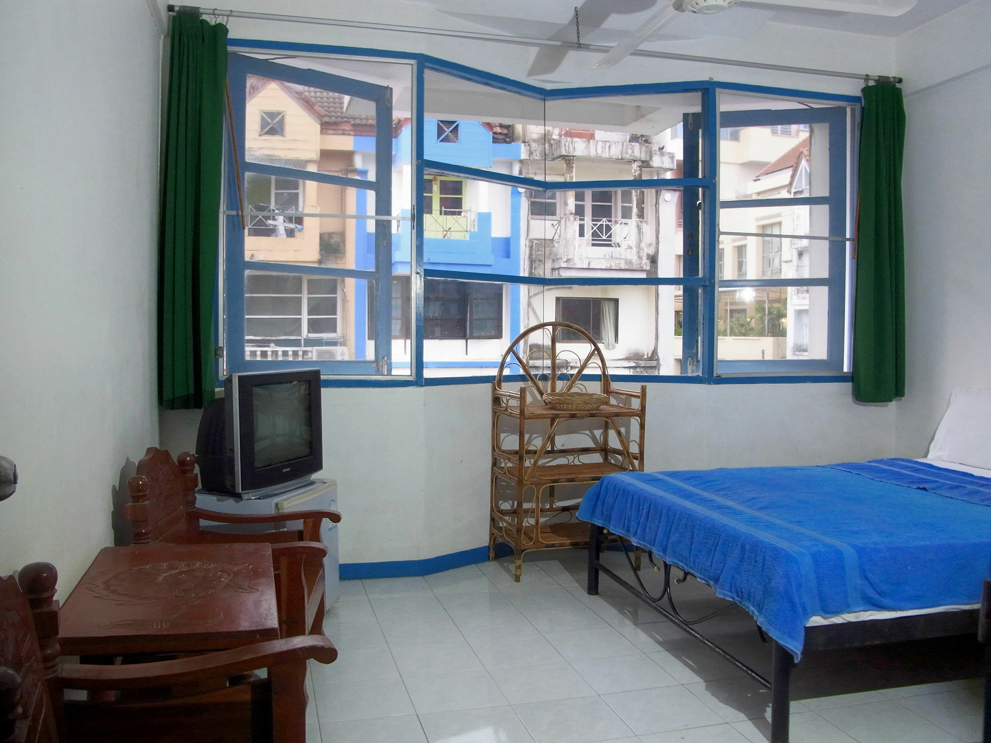 Niku Guesthouse Patong Luaran gambar